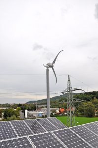 Ansicht der Windkraft-Anlage vom Dach aus